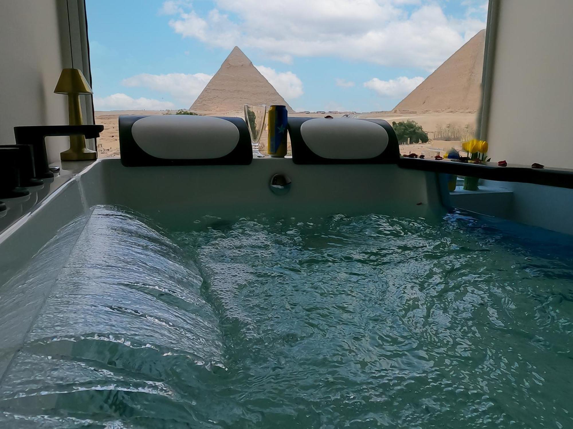 Giza Pyramids View Couette-café 3*